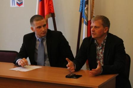 В ОАУ «Дом молодежи» в рамках декады Дня молодого избирателя состоялась встреча активной молодежи с депутатом Думы Великого Новгорода Ломановым Андреем Николаевичем